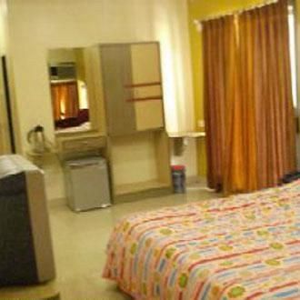 Woodland Regency Hotel Silvassa Esterno foto