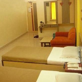 Woodland Regency Hotel Silvassa Esterno foto